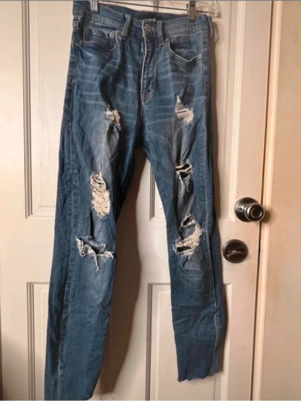 AERO Cheeky Jegging distressed ripped jeans 2